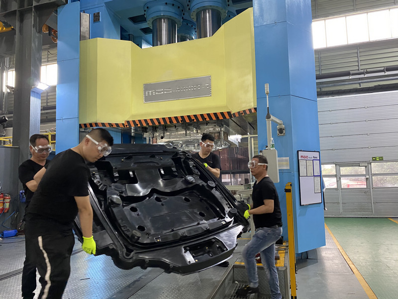 汽車(chē)SMC模具與模壓工裝